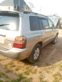 A picture of 2004 Toyota High lander Nigeria use