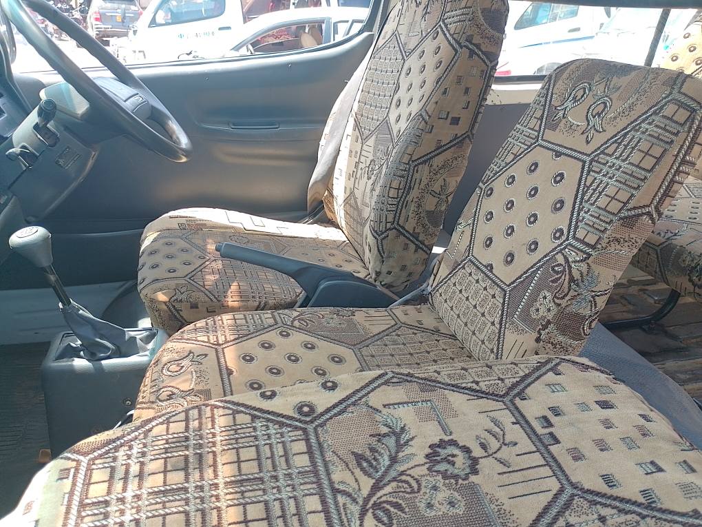 A picture of 2002 Toyota hiace