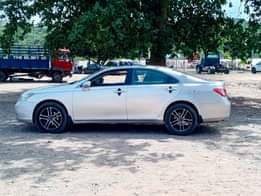 A picture of 2008 ES350 in super pristine condition untampered engine AC working