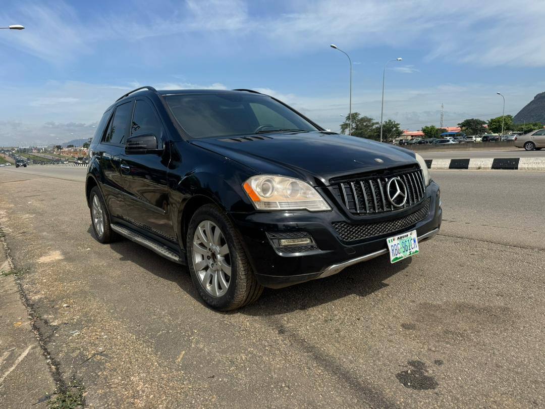 A picture of Mercedes benz ML350 2010 model going for 6m. Buy and