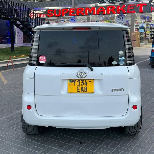A picture of TOYOTA SIENTA