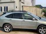 A picture of Super Clean 05 Lexus RX 330