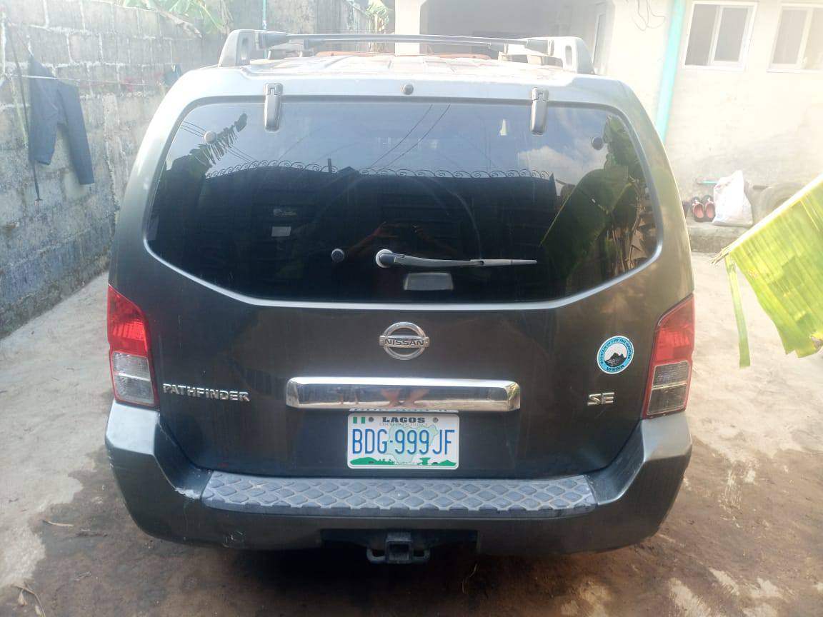 A picture of Nissan highlander 2006