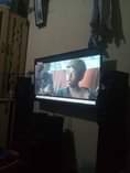 A picture of 40inchez global star free to air slight line in it