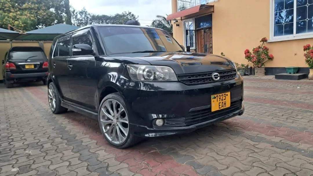 A picture of 2010 TOYOTA RUMION OLD MODEL Automatic