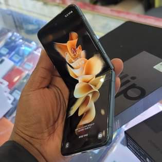 A picture of Samsung Galaxy Z3 flip