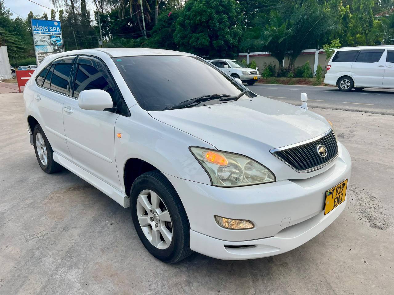 A picture of PRICE 28 8M TOYOTA HARRIER Contact 0769265727