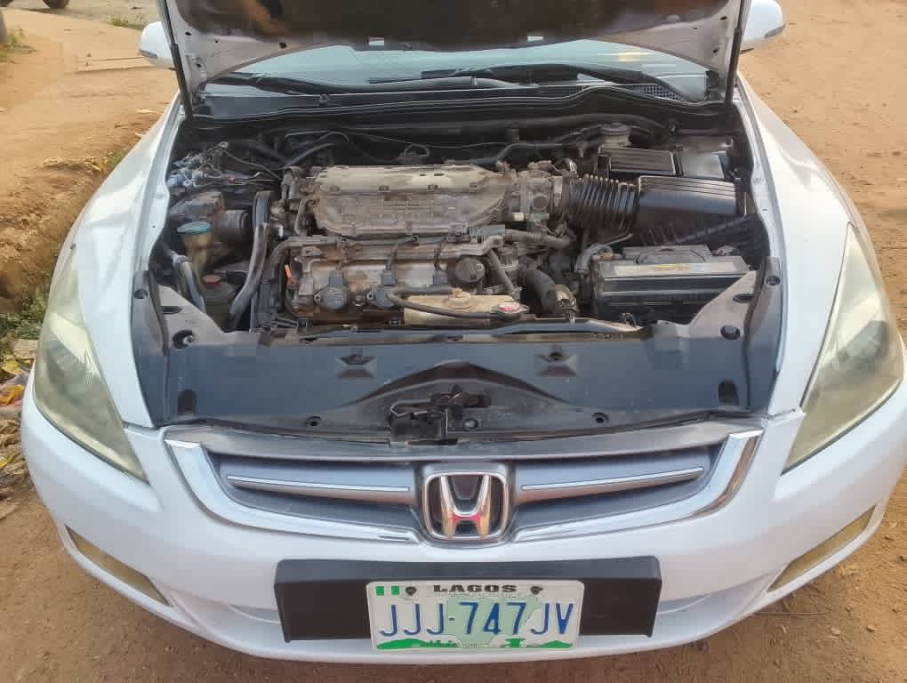 A picture of Honda Accord 2006 DC V6 engine and gear and ac