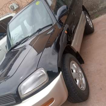 A picture of Toyota Rav4 ordinary