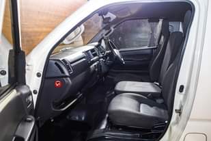 A picture of 2019 TOYOTA hiace commuter