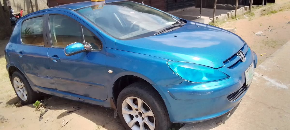 A picture of Peugeot 307 Engine good and manual gear Body need repackage
