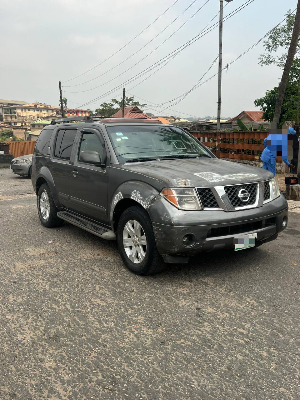 A picture of Nissan Pathfinder LE 2006 Model