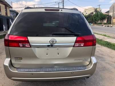 A picture of 2005 Toyota Sienna