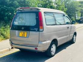 A picture of Toyota Noah sr40