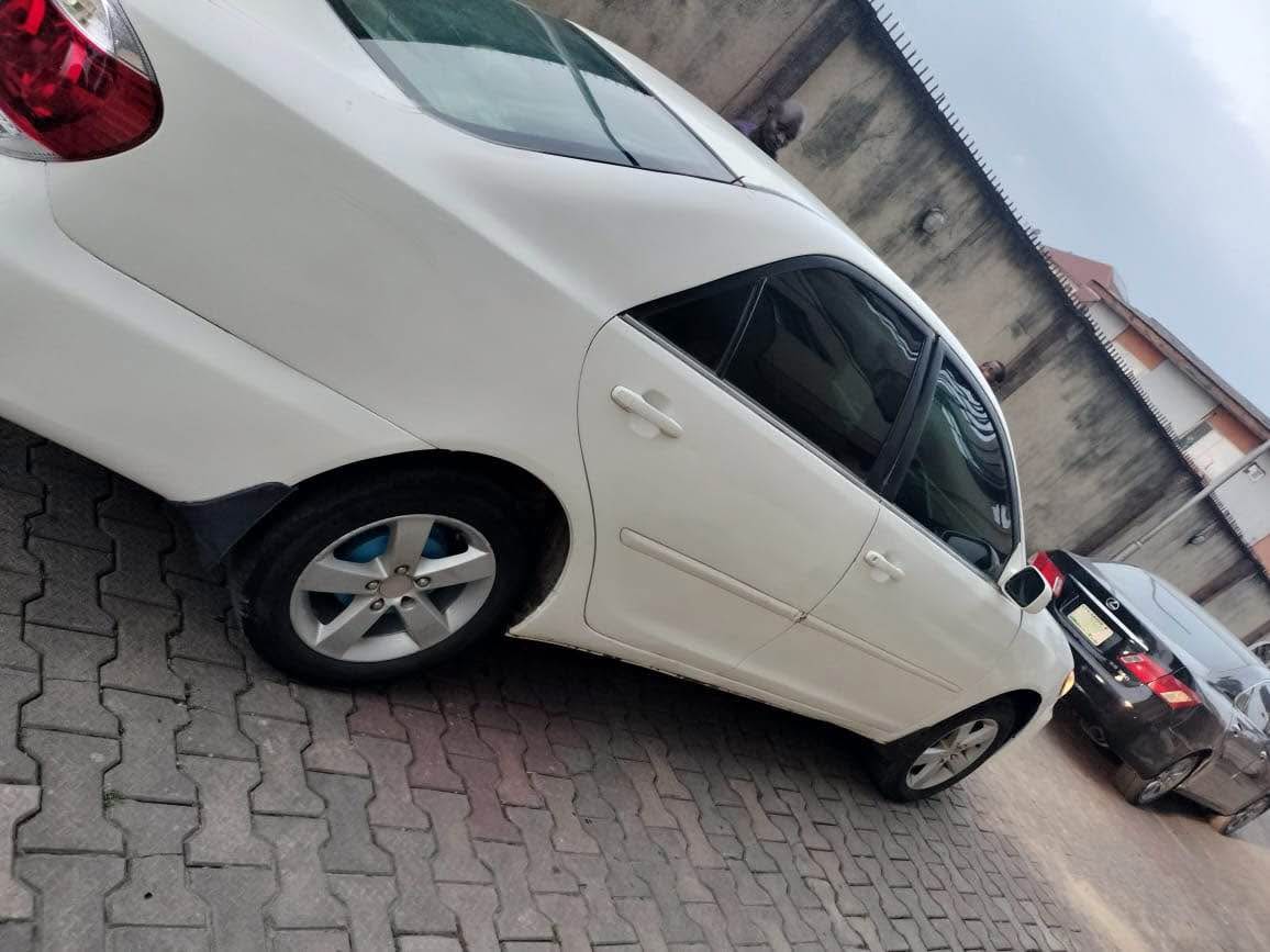 A picture of Toyota Camry 03