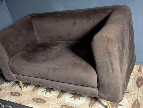 A picture of 2 sitters couch