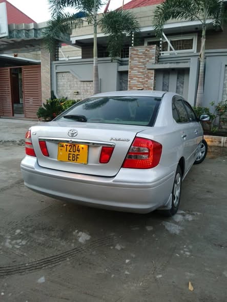 A picture of 2005 TOYOTA PREMIO F