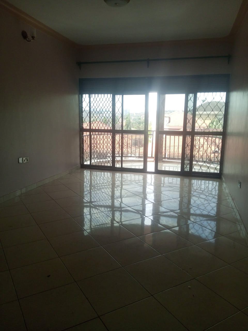 A picture of 3 bedrooms and sitting room for rent