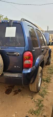 A picture of 2004 used liberty jeep