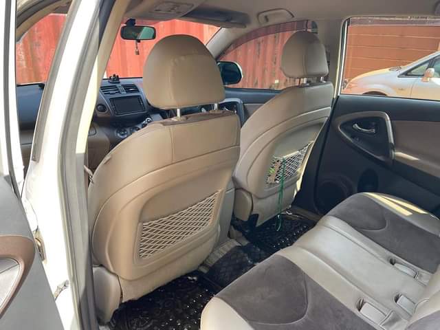 A picture of Toyota Vanguard for sale 36m Call 0703829298
