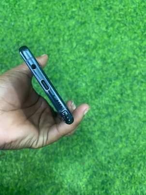 A picture of Samsung note 8