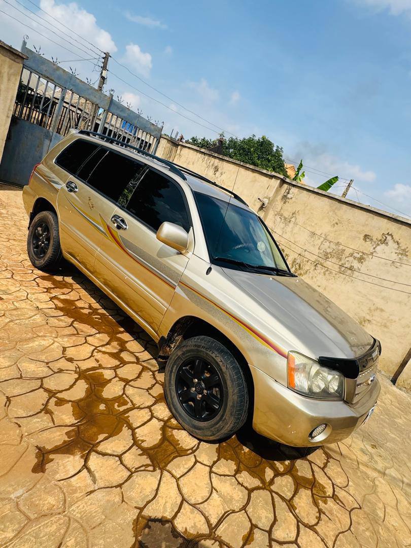 A picture of HILANDER 05 BUY AND ZOOM LOCATION LAGOS NO SINGLE ERROR