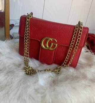 A picture of Handbags nzuuuei za mtumba