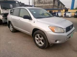 A picture of 08 mode Toyota RAV4 for sale location Lagos state Call