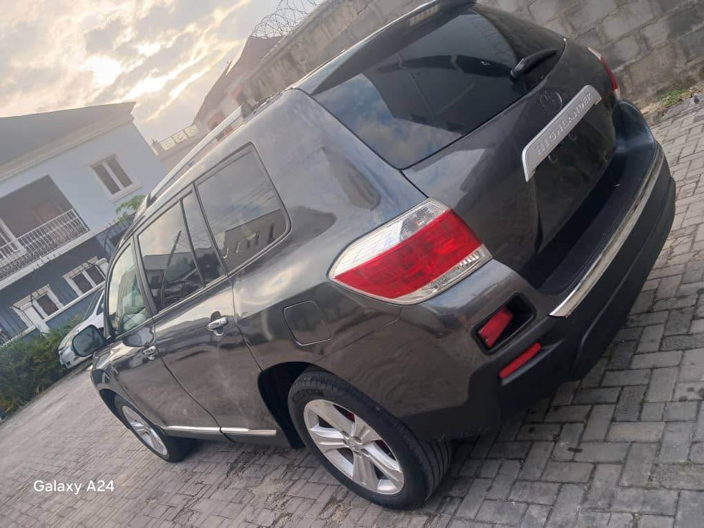 A picture of Toyota Highlander 2010 upgraded to 2013