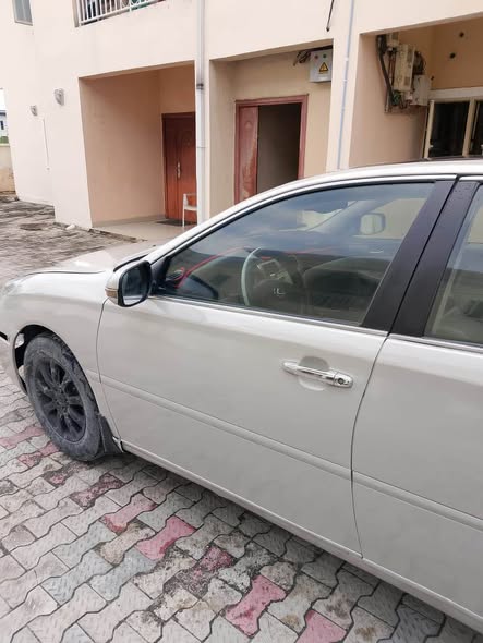 A picture of Lexus es300 for sale