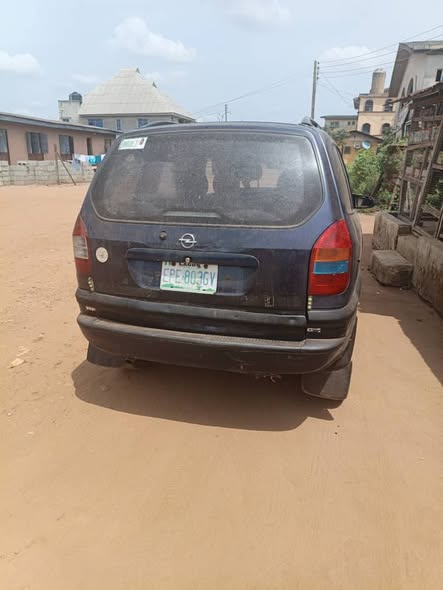A picture of Neatly used Opel zafira with good engine 1 8 perfect