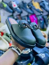 A picture of Leather pushins