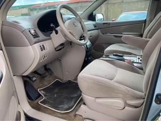 A picture of Toyota Sienna LE