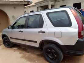 A picture of Honda crv 05 tokunbo standard complete pure first body untouched
