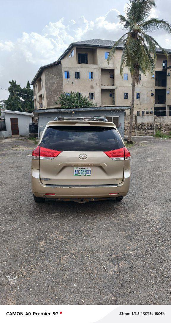 A picture of 2011 Toyota sienna