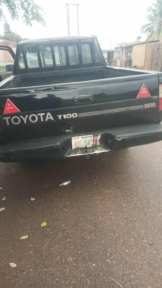 A picture of 1999 Toyota tacoma