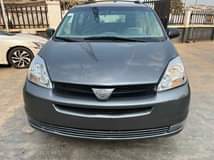 A picture of Neatly Baked Untampered Toyota Sienna 05