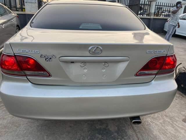 A picture of Lexus Es 330 working perfect engine ac chilling 
