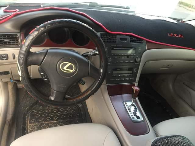 A picture of Clean lexus es 300 Belgium gard