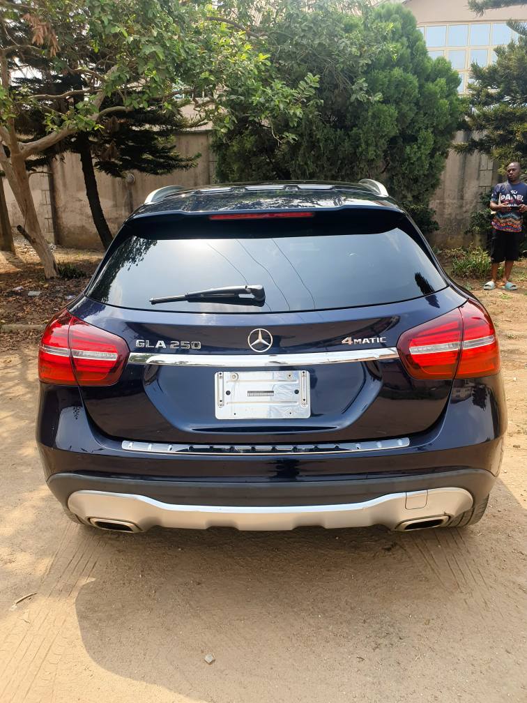 A picture of FOREIGN USED 2018 MERCEDES BENZ GLA250 SUPER CLEAN