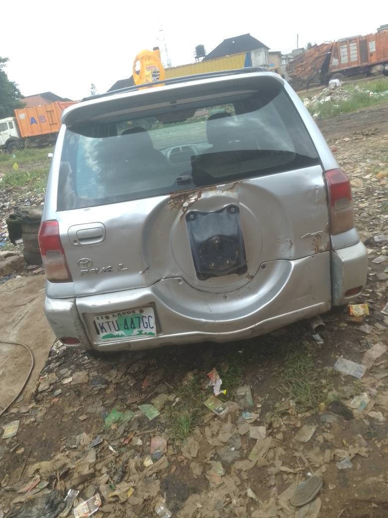 A picture of 2003 model Toyota RAV4 neatly used 2 5m Egbeda Lagos