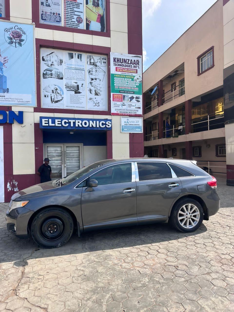 A picture of GOOD DEAL Registered 2021 entry on custom Toyota Venza LE