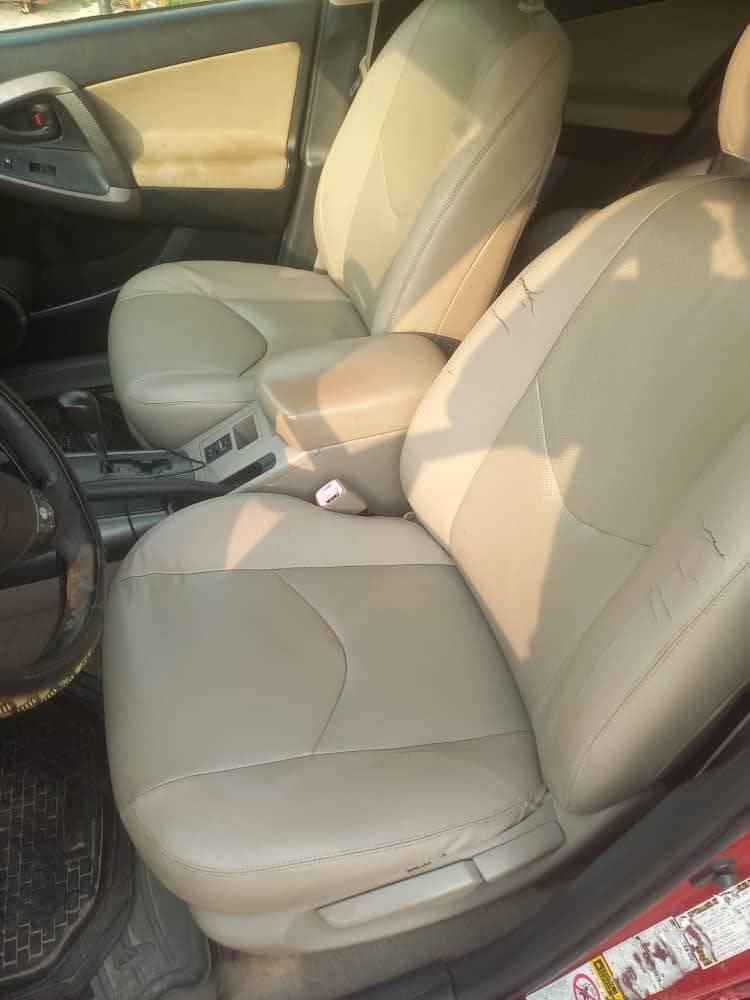 A picture of Nigeria use 08 Toyota RAV4 for sale location ajah
