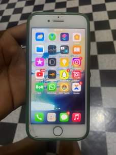 A picture of Iphone 7 plain