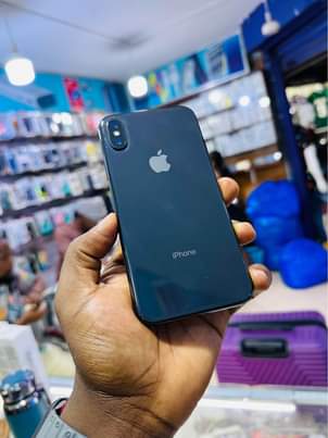 A picture of Iphone X