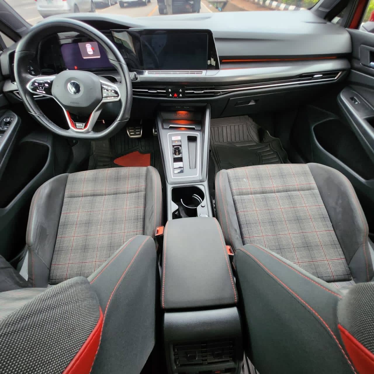 A picture of 2022 Volkswagen Golf GTi 08036923876