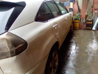 A picture of Naija uses Lexus 2006