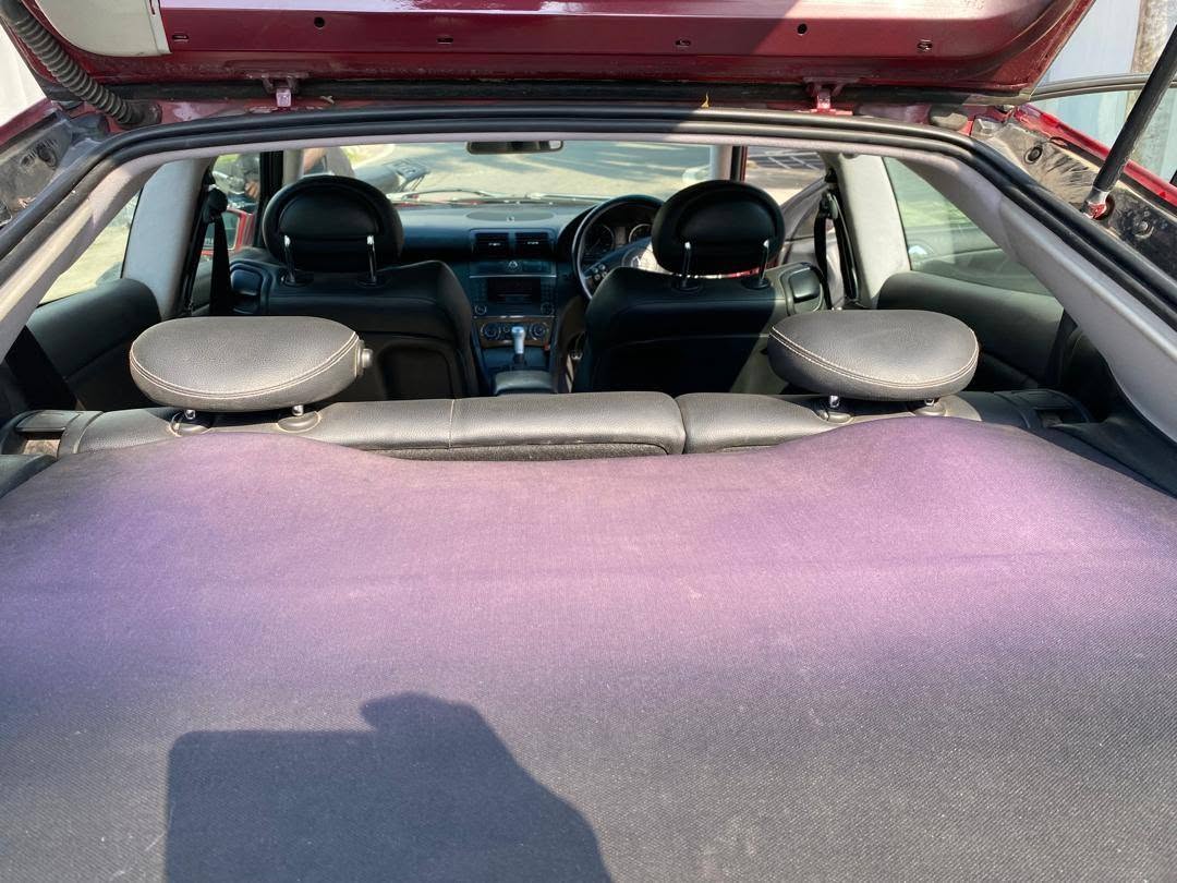 A picture of Benz milango mitatu nyekundu 8 million 0754830147