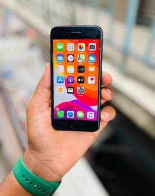 A picture of Iphone 7 plain