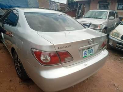 A picture of Super clean Lexus es 330